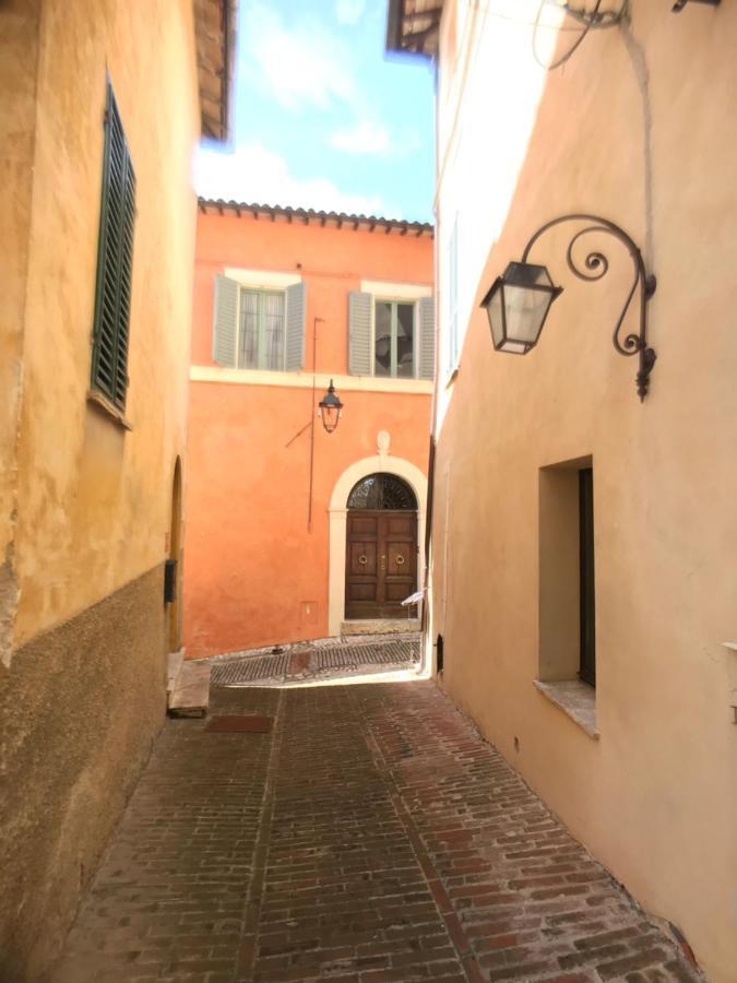 Camere Della Vecchia Posta Trevi Eksteriør billede