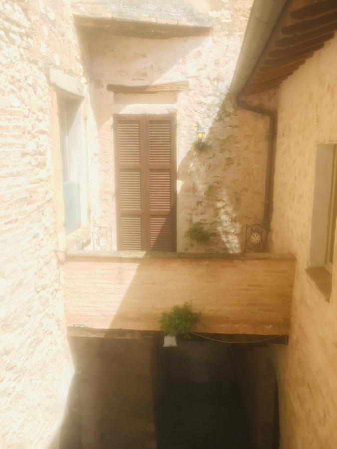 Camere Della Vecchia Posta Trevi Eksteriør billede