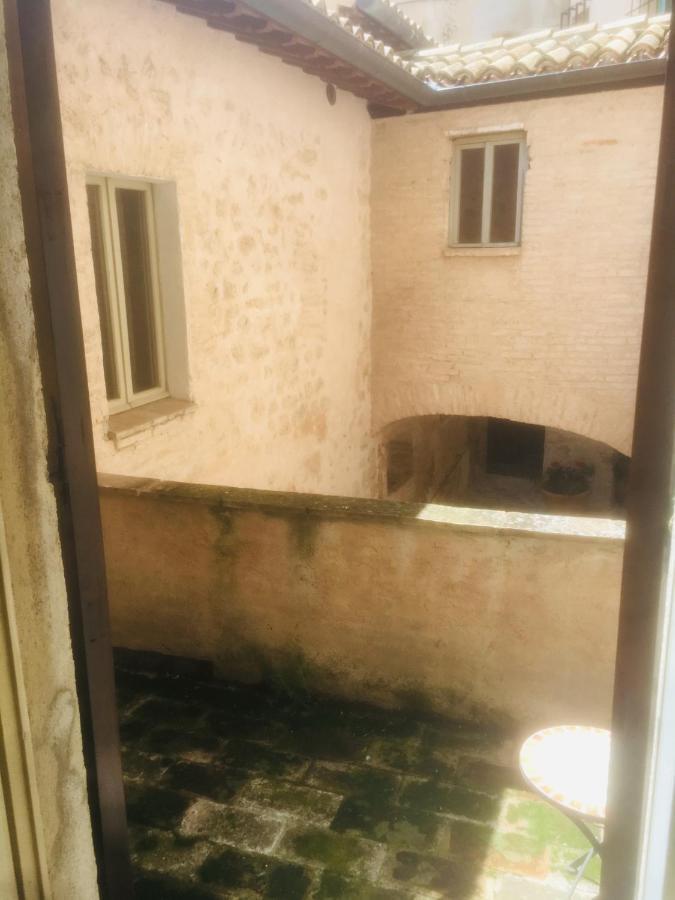 Camere Della Vecchia Posta Trevi Eksteriør billede